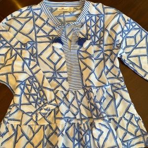 Vineyard Vines blue & white bamboo top